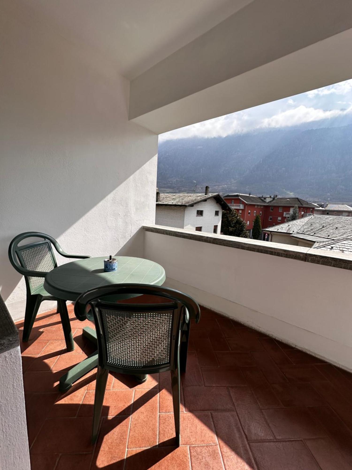 Ampio Appartamento Con Vista “Casa Magro” Tirano Buitenkant foto